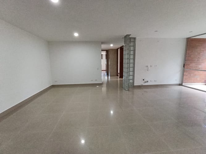Apartamento de 3 alcobas en arriendo en Loma Del Escobero, Envigado, 116 m² · foto 6 de 15