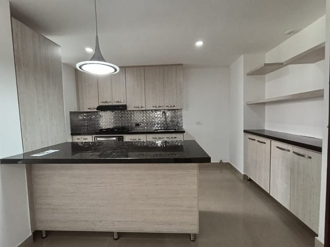 Apartamento de 3 alcobas en arriendo en Loma Del Escobero, Envigado, 116 m² · foto 9 de 15