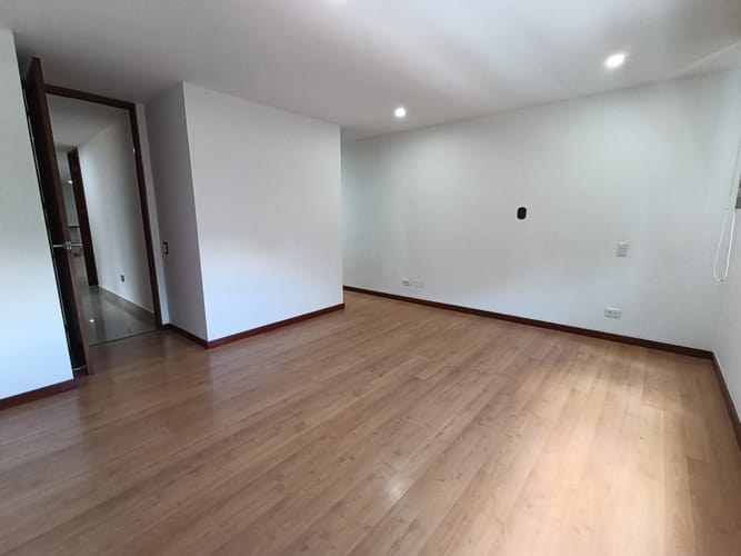 Apartamento de 3 alcobas en arriendo en Loma Del Escobero, Envigado, 116 m² · foto 13 de 15