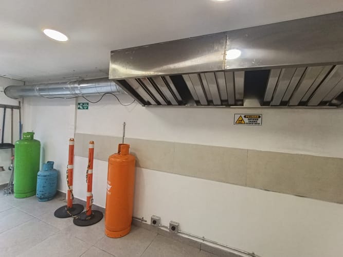 Local en arriendo en El Poblado, Medellín, 28 m² · foto 3 de 13