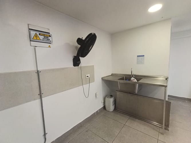 Local en arriendo en El Poblado, Medellín, 28 m² · foto 5 de 13