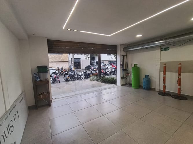 Local en arriendo en El Poblado, Medellín, 28 m² · foto 6 de 13