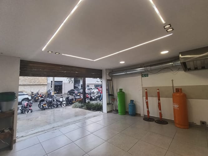 Local en arriendo en El Poblado, Medellín, 28 m² · foto 7 de 13