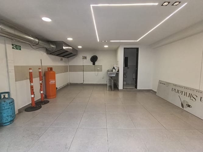 Local en arriendo en El Poblado, Medellín, 28 m² · foto 8 de 13