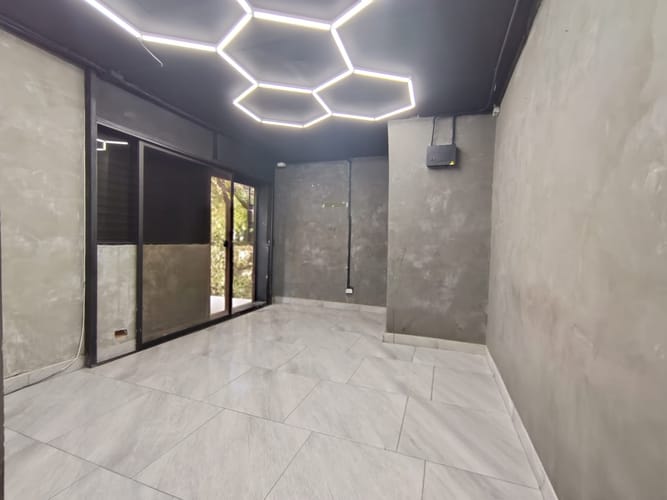 Local en arriendo en La Castellana, Medellín, 40 m² · foto 2 de 8