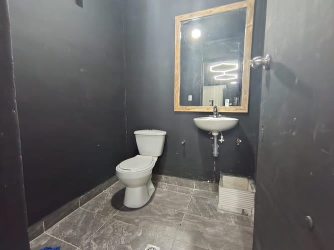 Local en arriendo en La Castellana, Medellín, 40 m² · foto 8 de 8