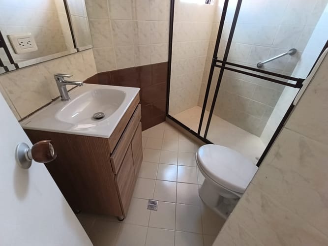Apartamento de 3 alcobas en arriendo en Laureles, Medellín, 127 m² · foto 3 de 15