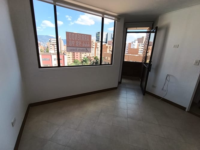 Apartamento de 3 alcobas en arriendo en Laureles, Medellín, 127 m² · foto 4 de 15
