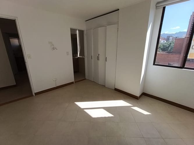 Apartamento de 3 alcobas en arriendo en Laureles, Medellín, 127 m² · foto 10 de 15