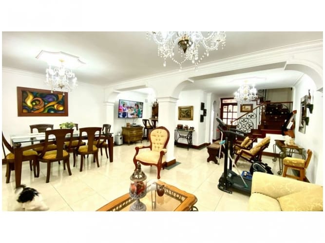 Casa de 5 alcobas en venta en Loma Del Escobero, Envigado, 234 m² · foto 4 de 24