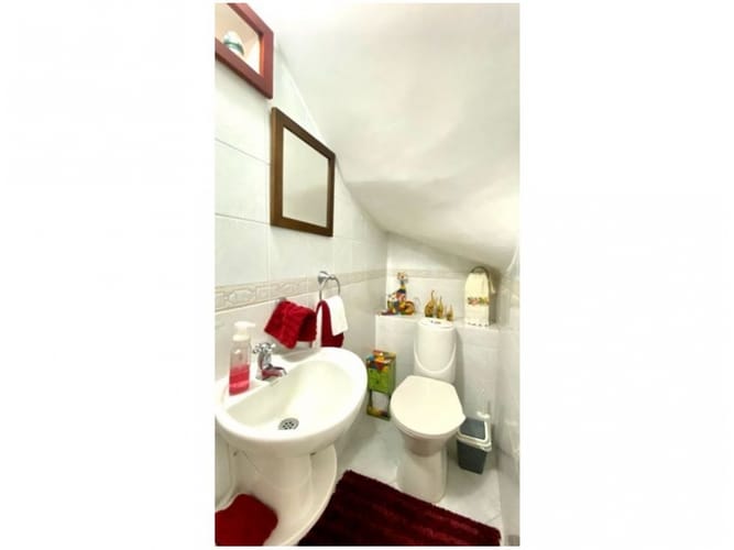 Casa de 5 alcobas en venta en Loma Del Escobero, Envigado, 234 m² · foto 11 de 24