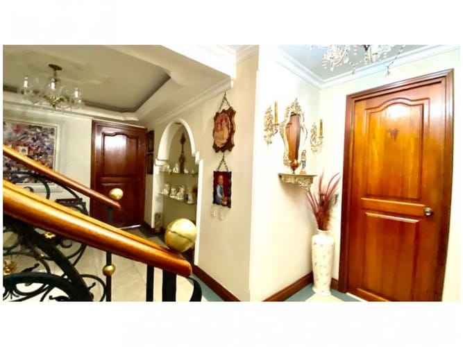 Casa de 5 alcobas en venta en Loma Del Escobero, Envigado, 234 m² · foto 12 de 24