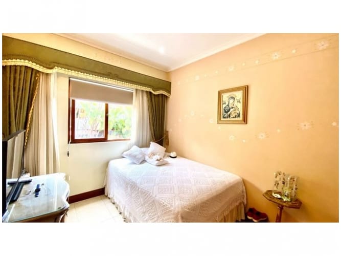 Casa de 5 alcobas en venta en Loma Del Escobero, Envigado, 234 m² · foto 14 de 24