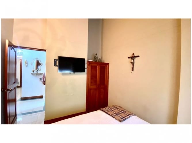 Casa de 5 alcobas en venta en Loma Del Escobero, Envigado, 234 m² · foto 17 de 24