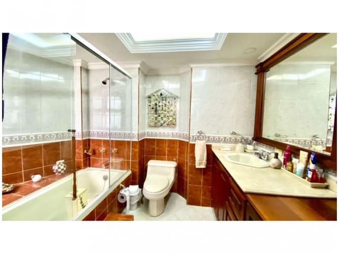 Casa de 5 alcobas en venta en Loma Del Escobero, Envigado, 234 m² · foto 19 de 24