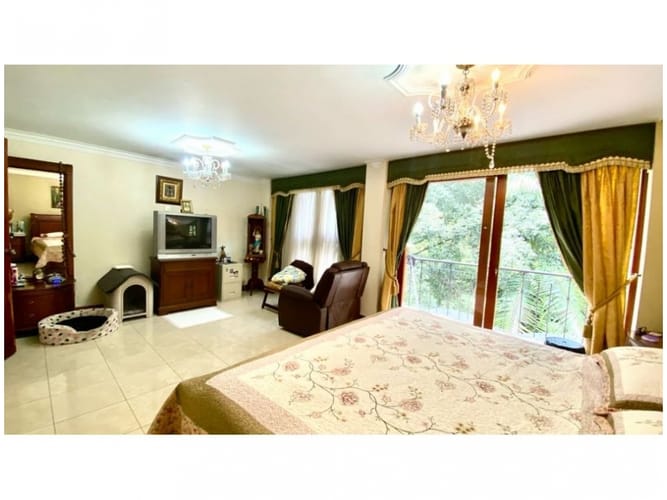 Casa de 5 alcobas en venta en Loma Del Escobero, Envigado, 234 m² · foto 20 de 24