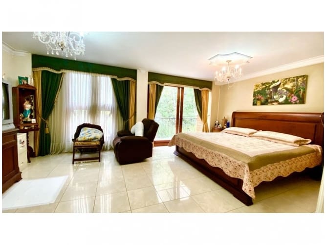 Casa de 5 alcobas en venta en Loma Del Escobero, Envigado, 234 m² · foto 21 de 24