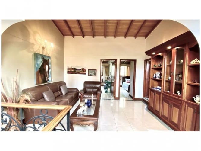 Casa de 5 alcobas en venta en Loma Del Escobero, Envigado, 234 m² · foto 22 de 24