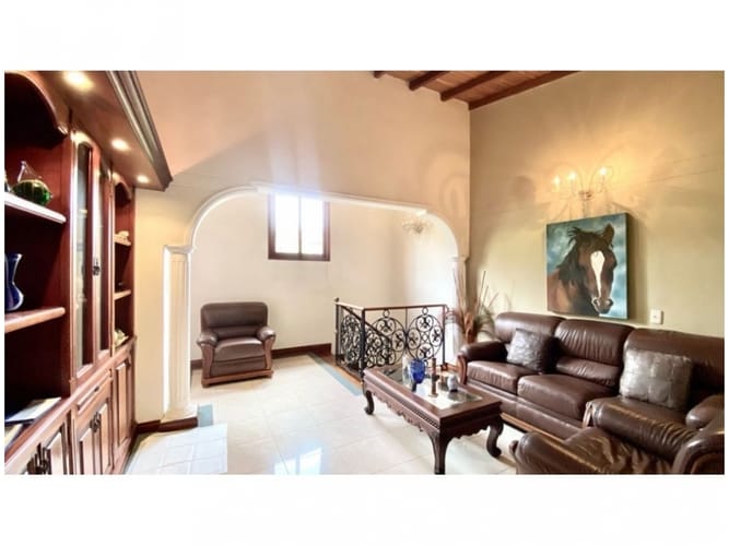 Casa de 5 alcobas en venta en Loma Del Escobero, Envigado, 234 m² · foto 23 de 24