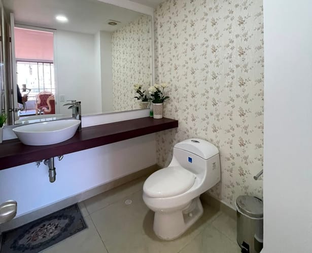 Apartamento de 2 alcobas en arriendo en El Poblado, Medellín, 130 m² · foto 2 de 9