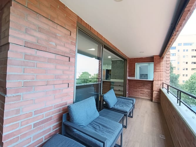 Apartamento de 3 alcobas en arriendo en El Poblado, Medellín, 144 m² · foto 2 de 19