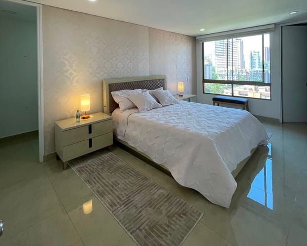 Apartamento de 2 alcobas en arriendo en El Poblado, Medellín, 130 m² · foto 7 de 9