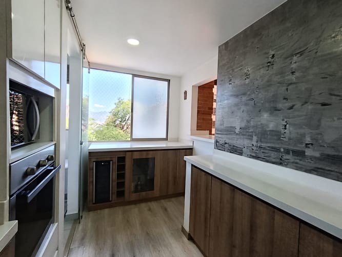 Apartamento de 3 alcobas en arriendo en El Poblado, Medellín, 144 m² · foto 7 de 19