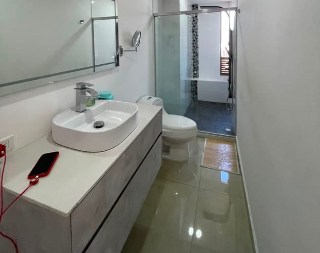 Apartamento de 2 alcobas en arriendo en El Poblado, Medellín, 130 m² · foto 8 de 9