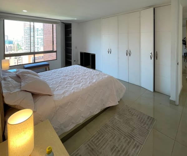 Apartamento de 2 alcobas en arriendo en El Poblado, Medellín, 130 m² · foto 9 de 9
