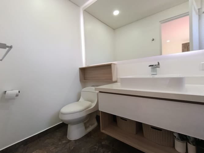 Apartamento de 3 alcobas en arriendo en El Poblado, Medellín, 144 m² · foto 18 de 19