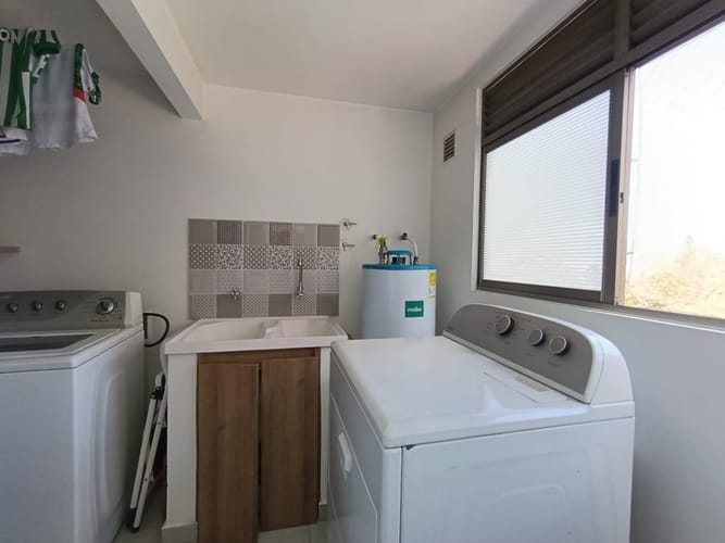 Apartamento de 3 alcobas en arriendo en El Poblado, Medellín, 144 m² · foto 19 de 19