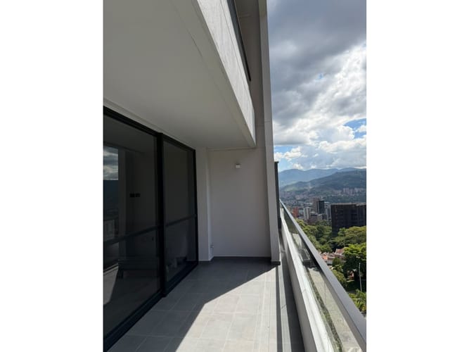 Apartamento de 2 alcobas en venta en Altos Del Poblado, Medellín, 126 m² · foto 1 de 5