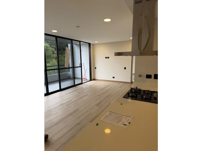 Apartamento de 2 alcobas en venta en Altos Del Poblado, Medellín, 126 m² · foto 2 de 5