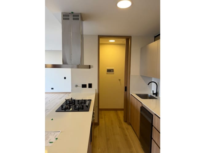 Apartamento de 2 alcobas en venta en Altos Del Poblado, Medellín, 126 m² · foto 5 de 5