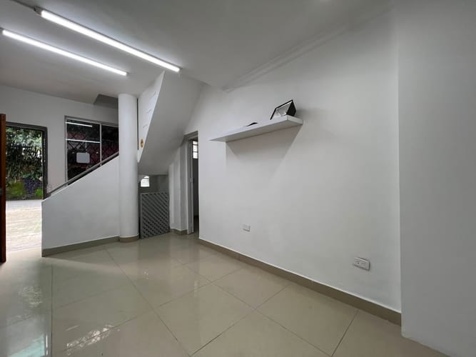 Oficina en arriendo en El Poblado, Medellín, 130 m² · foto 2 de 11