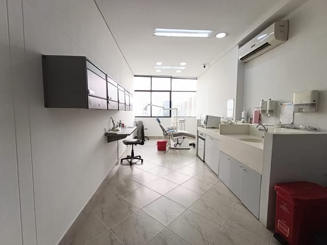 Consultorio en arriendo en El Poblado, Medellín, 45 m² · foto 2 de 13