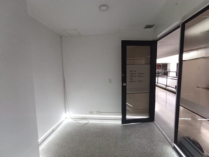 Consultorio en arriendo en El Poblado, Medellín, 30 m² · foto 3 de 13
