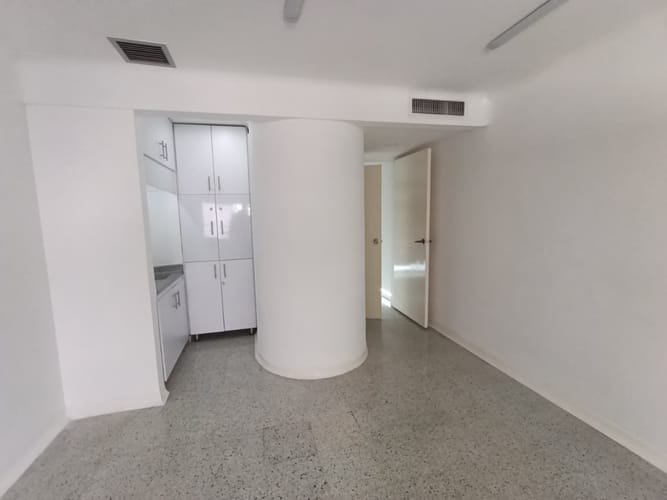 Consultorio en arriendo en El Poblado, Medellín, 30 m² · foto 8 de 13