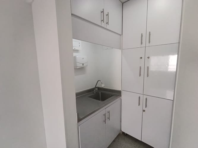 Consultorio en arriendo en El Poblado, Medellín, 30 m² · foto 10 de 13
