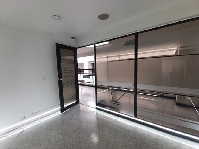 Consultorio en arriendo en El Poblado, Medellín, 30 m² · foto 12 de 13
