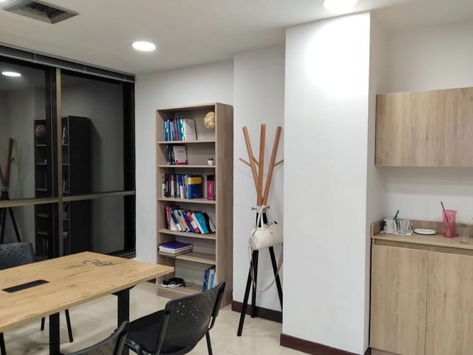 Oficina en arriendo en El Poblado, Medellín, 43 m² · foto 3 de 8