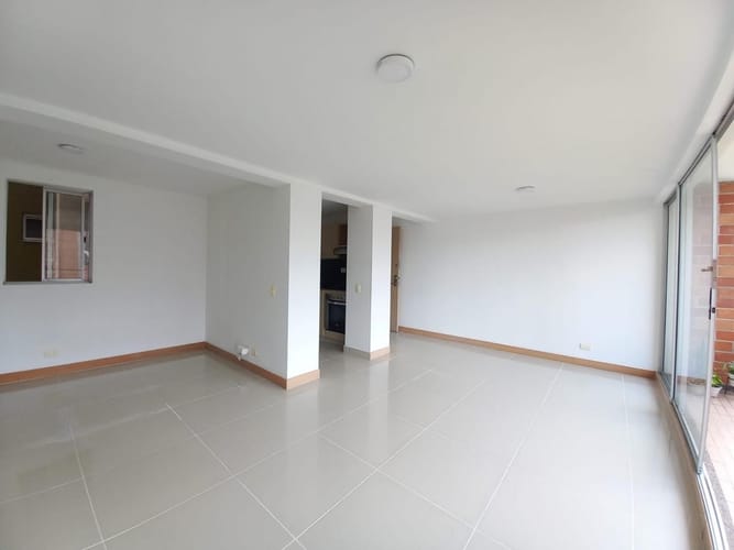 Apartamento de 3 alcobas en arriendo en San Remo, Sabaneta, 85 m² · foto 6 de 12