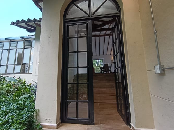 Casa de 4 alcobas en arriendo en Loma Del Escobero, Envigado · foto 2 de 20