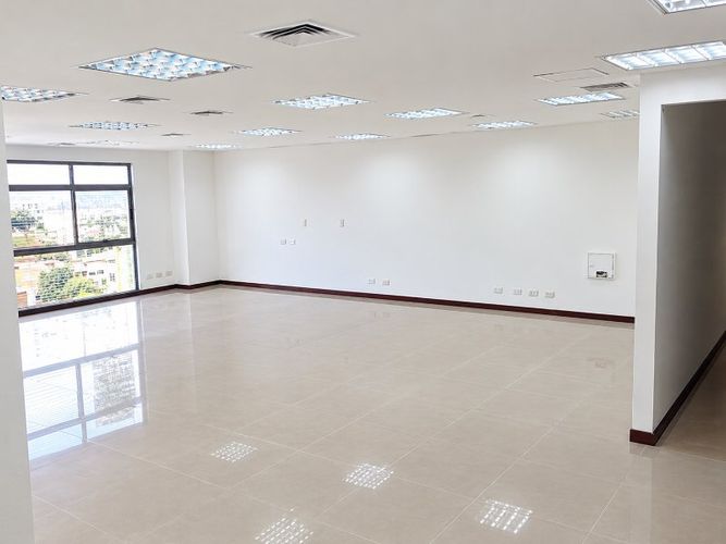 Oficina en venta en Las Acacias, Medellín, 78 m² · foto 2 de 9