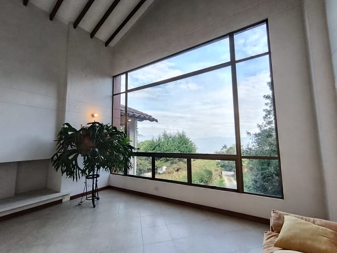 Casa de 4 alcobas en arriendo en Loma Del Escobero, Envigado · foto 8 de 20