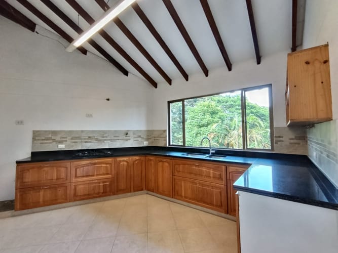 Casa de 4 alcobas en arriendo en Loma Del Escobero, Envigado · foto 11 de 20