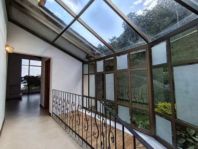 Casa de 4 alcobas en arriendo en Loma Del Escobero, Envigado · foto 14 de 20