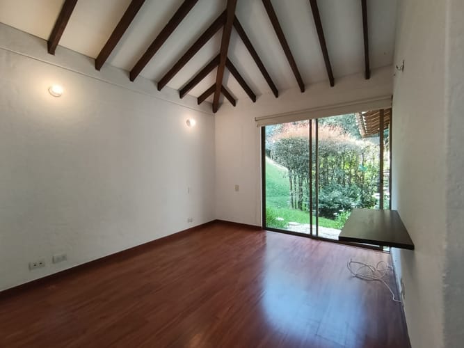 Casa de 4 alcobas en arriendo en Loma Del Escobero, Envigado · foto 16 de 20