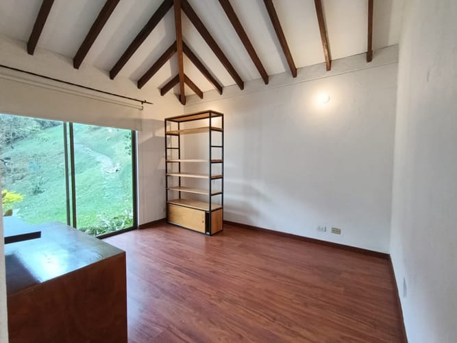 Casa de 4 alcobas en arriendo en Loma Del Escobero, Envigado · foto 19 de 20