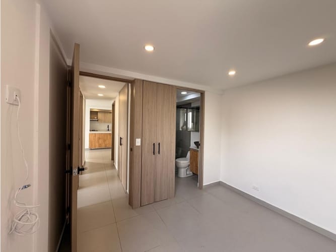Apartamento de 3 alcobas en venta en San Jose, Sabaneta, 55 m² · foto 8 de 24